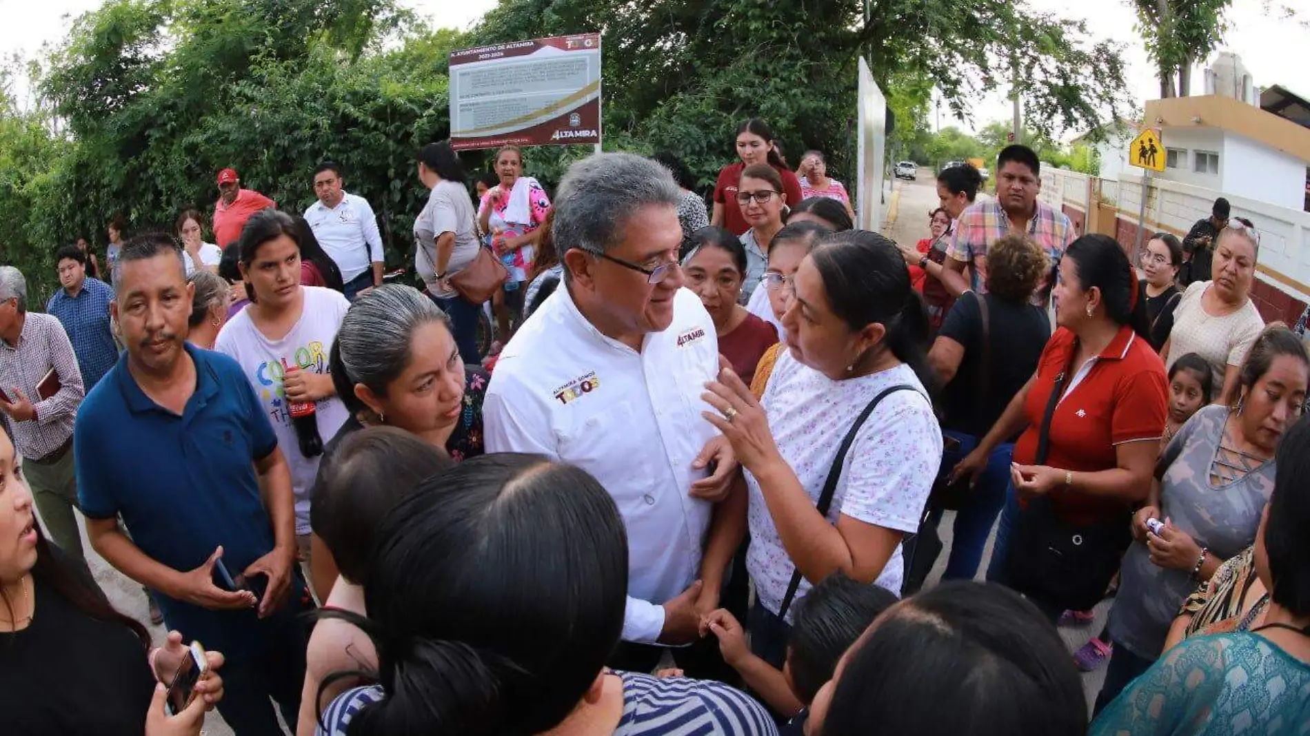 Lo califican como un alcalde cercano a las necesidades de la población